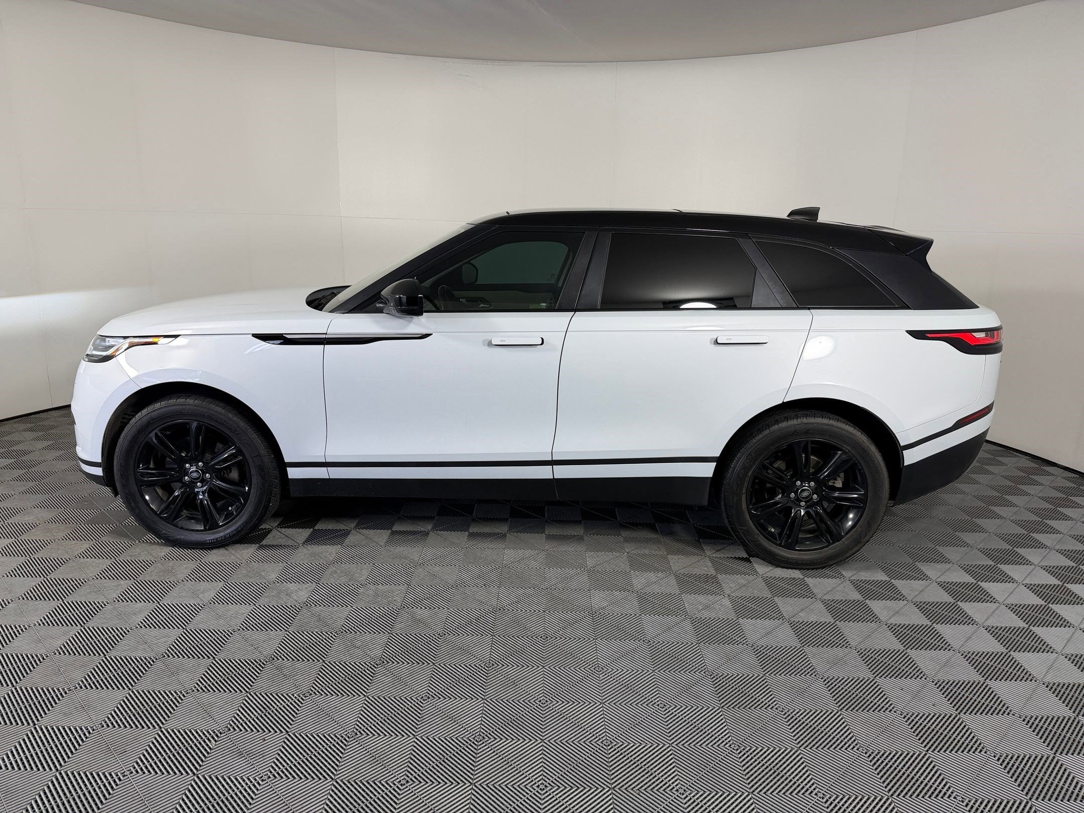 land rover range rover velar 2018 SALYB2RV2JA712036 image land rover range rover velar 2018 SALYB2RV2JA712036 image